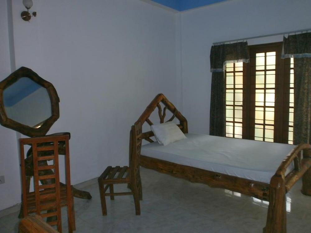 Suwanila Rest - Room