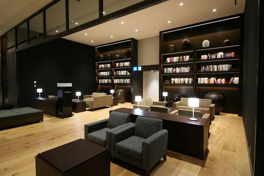 Hotel Gracery Shinjuku - Lobby Sitting Area