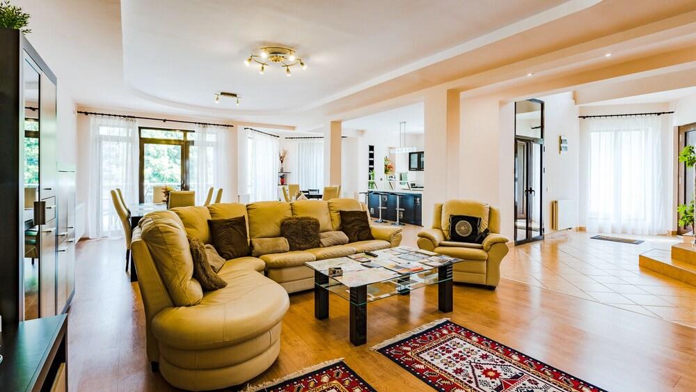 Flora Luxury House - Interior