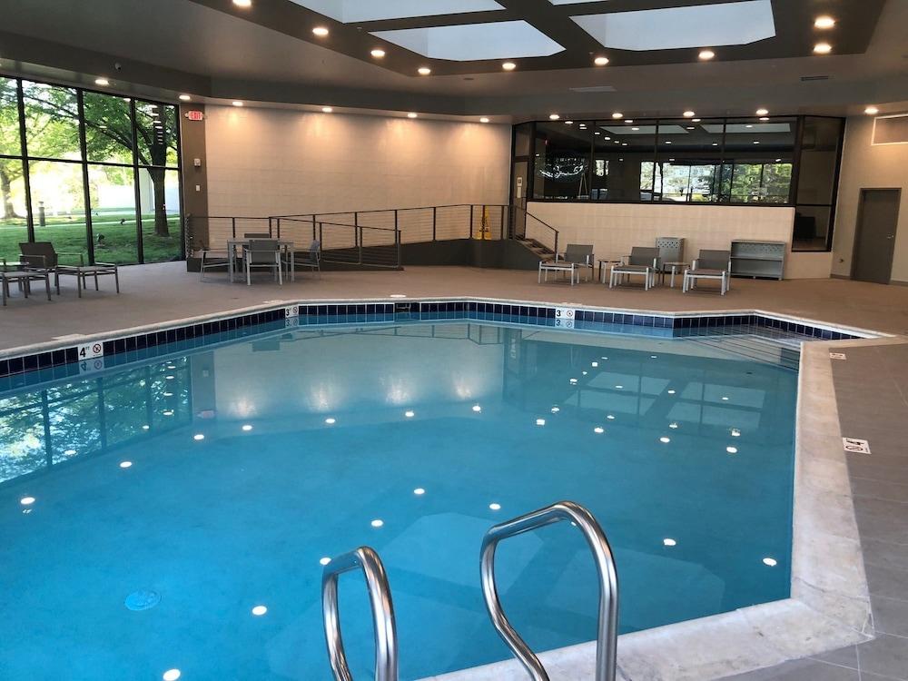 Marriott Wichita - Indoor Pool