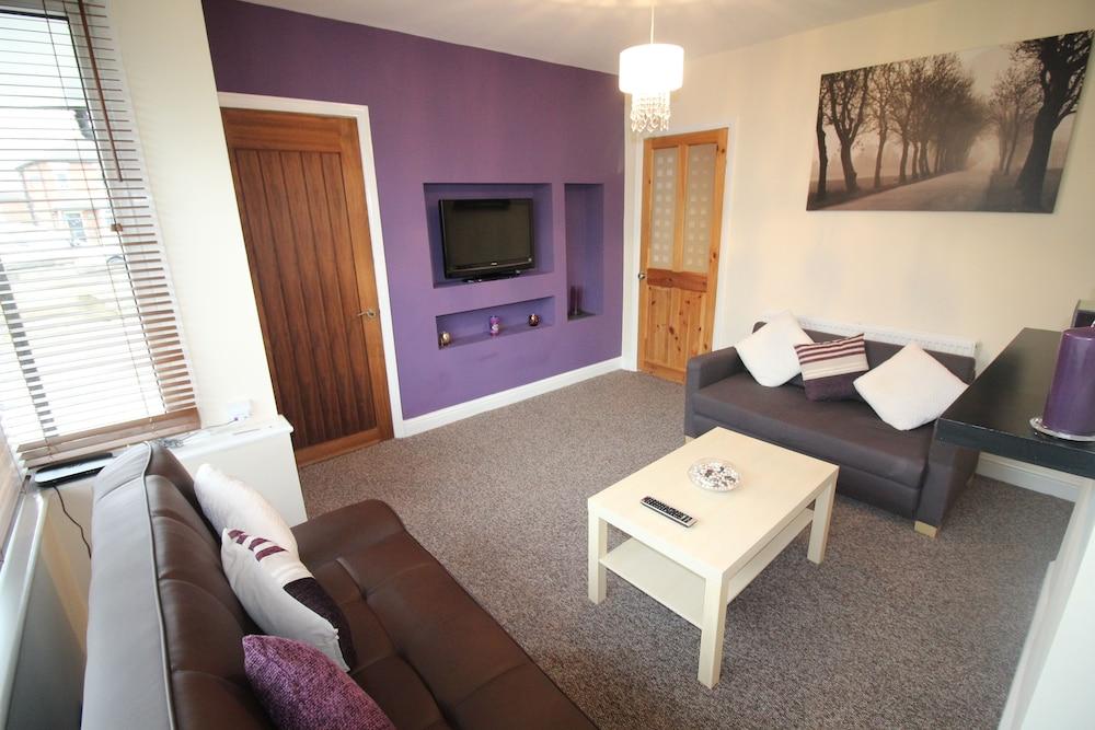 Letsby At Home - Kirkdale - Living Room