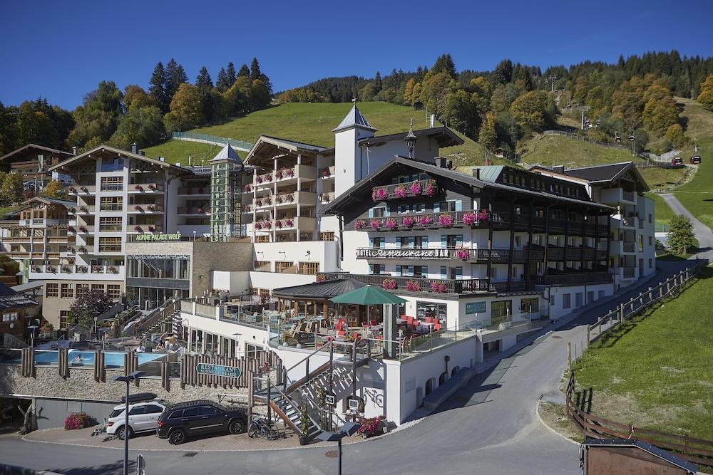 Stammhaus im Hotel Alpine Palace - Featured Image