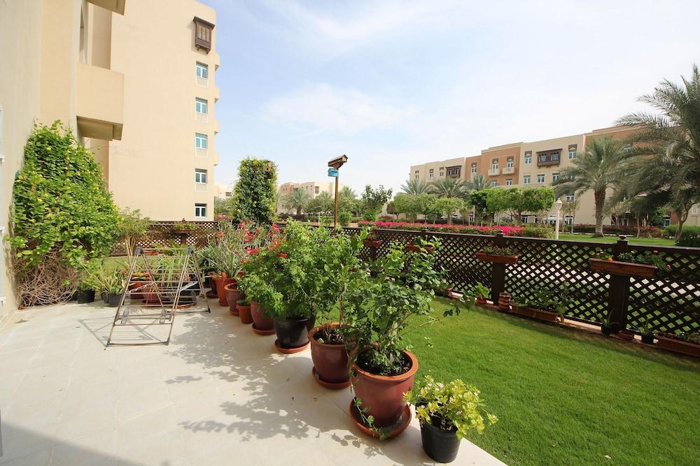 Signature Holiday Home-Masakin Al Furjan - Property Grounds