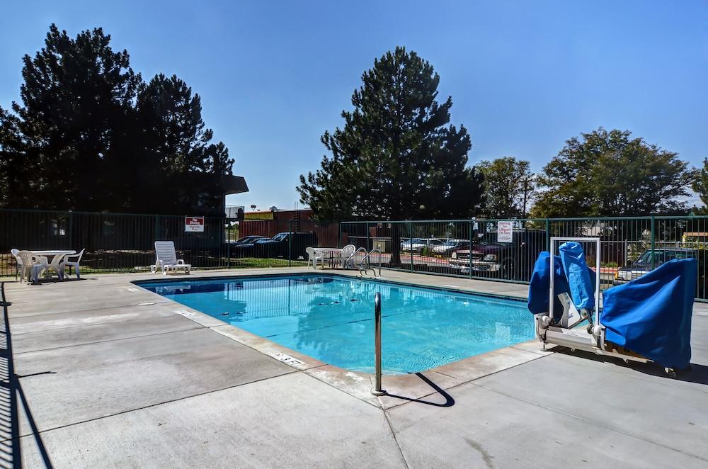 موتل 6 فورت كولينز، كولورادو - Outdoor Pool