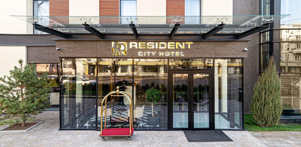 Resident City Hotel - Featured Image