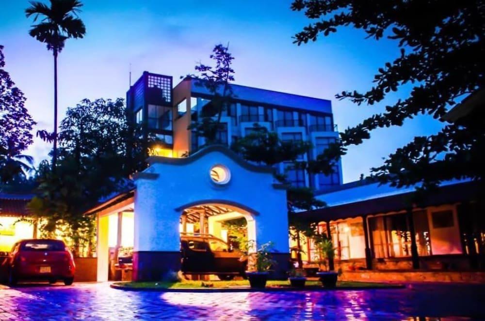 Hotel Sapthapadhi - Featured Image