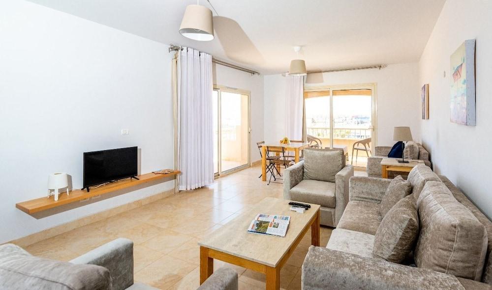 SeaSide Serviced Apartments - Living Area