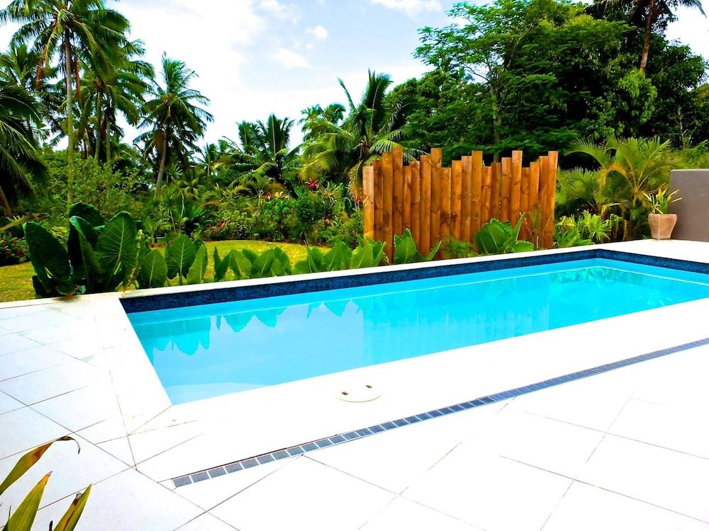 Pacific Palms Luxury Villa - Outdoor Pool