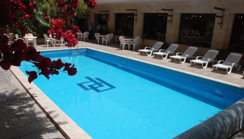 Petra Palace Hotel - Outdoor Pool