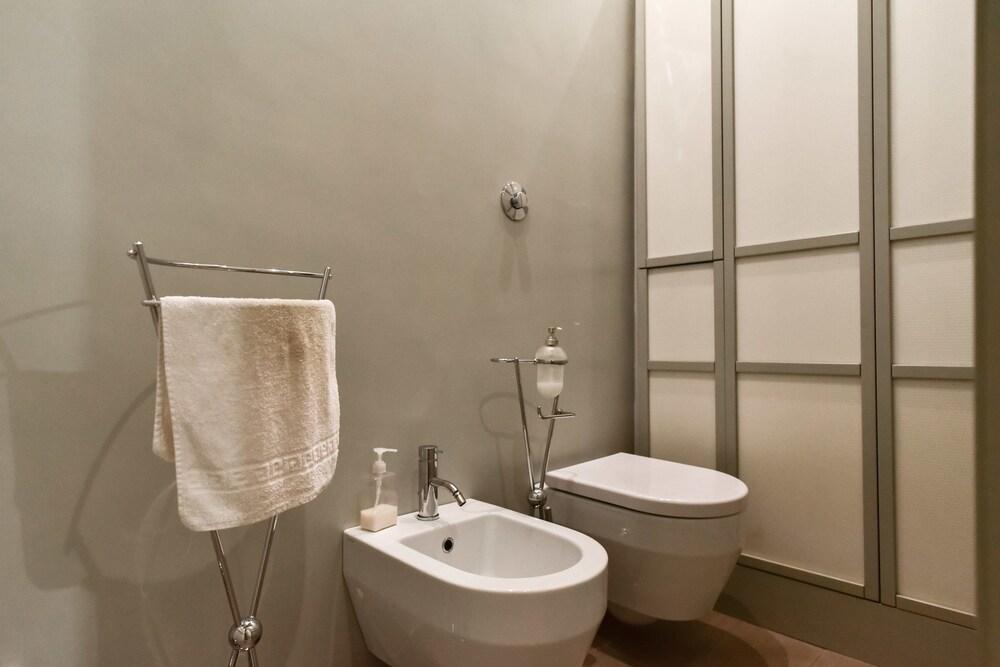 Navona Charming Apartment - Bathroom