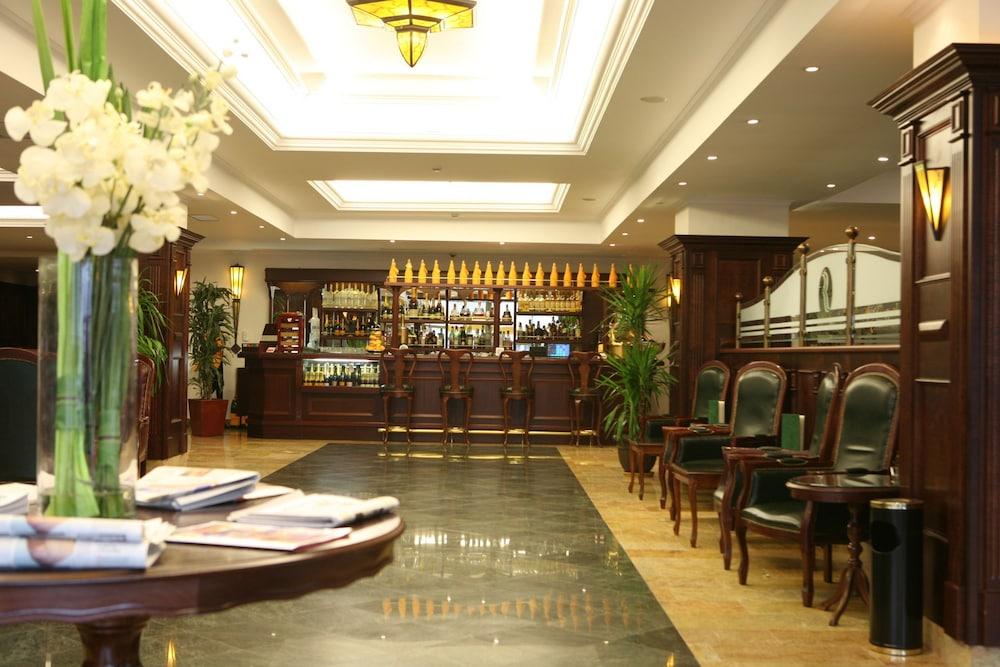 Ramada Hotel & Suites by Wyndham Bucharest North - Room