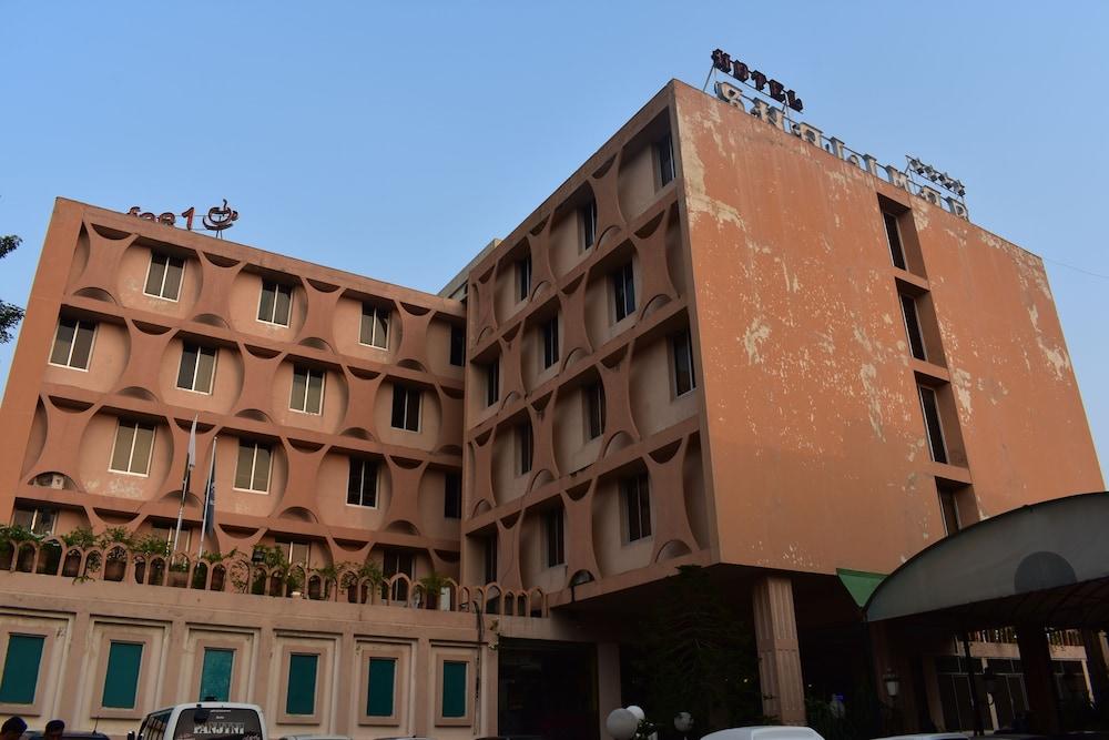 Hotel Shalimar - Featured Image