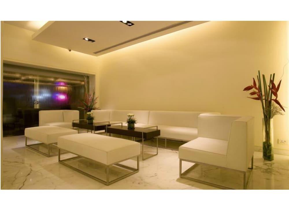 The Shalimar Hotel - Lobby Sitting Area