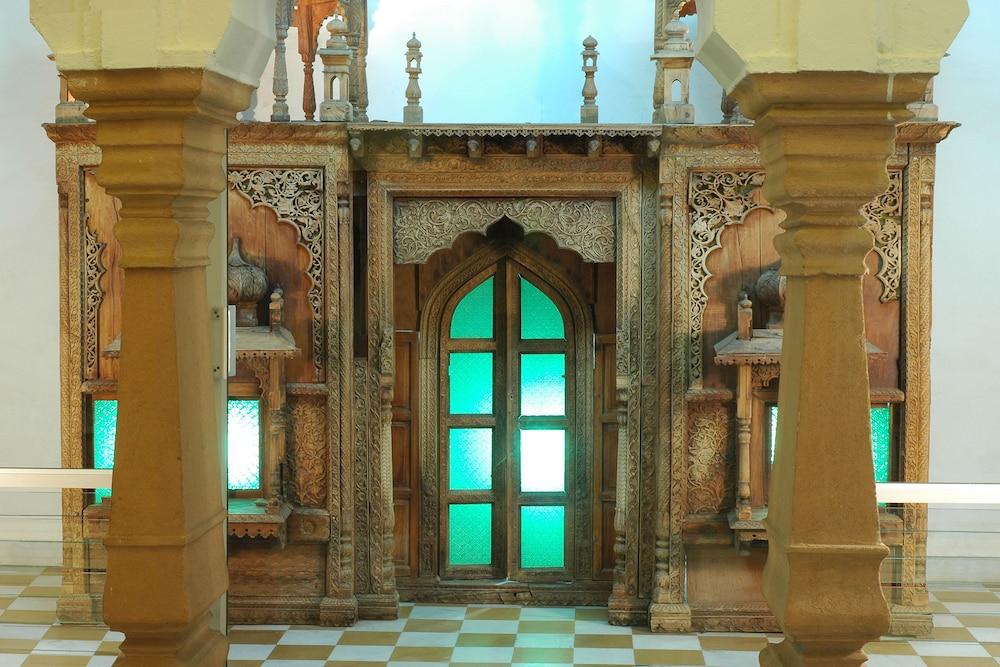 Noor-Us-Sabah Palace - Interior