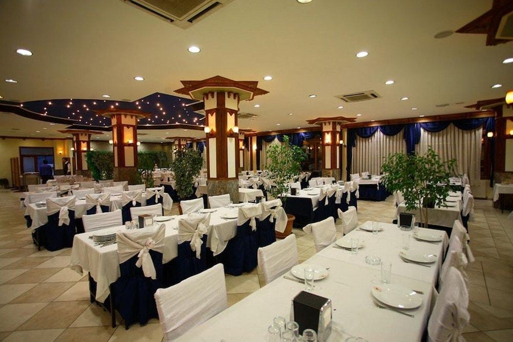 يامان هوتل - Restaurant