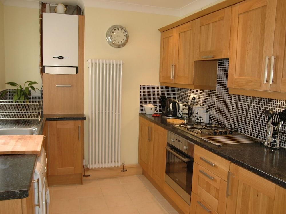 Beautiful Cottage Nicely Furnished in the Valley City Gwent - Private kitchen