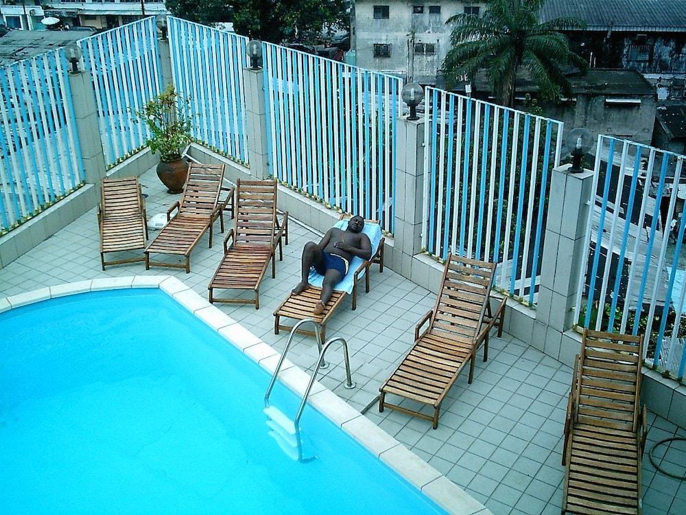 اوتل بانو بالاس - Outdoor Pool