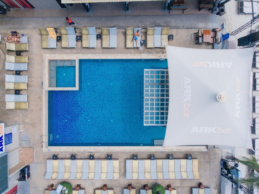 Ark Bar Beach Resort - Outdoor Pool