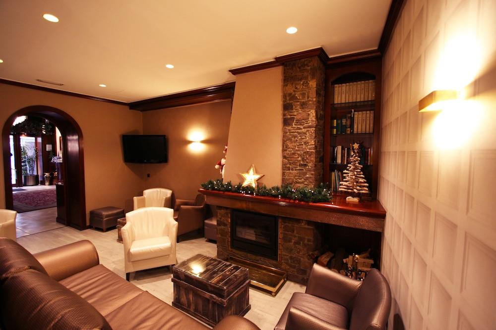 هوتل بيرينيس - Lobby Lounge
