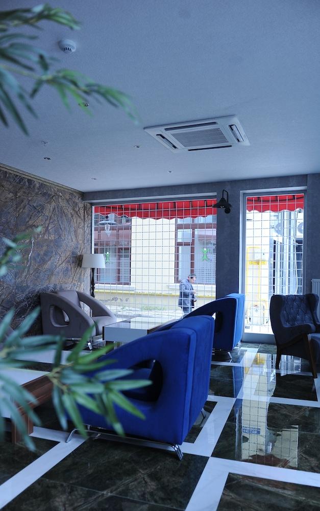 Neba Royal Hotel - Lobby Sitting Area