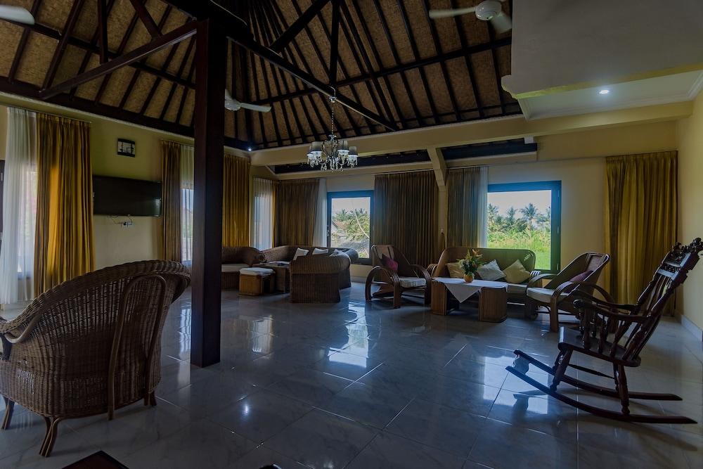 Villa Sari Cucukan - Lobby Sitting Area