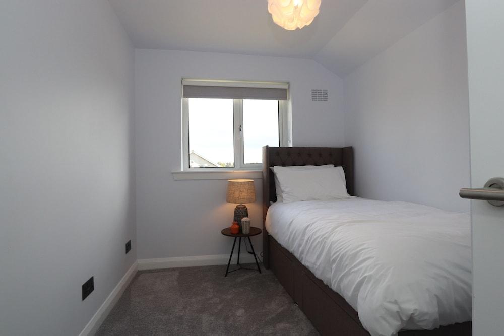 Dunfermline Luxury 3 bedroom house - Room