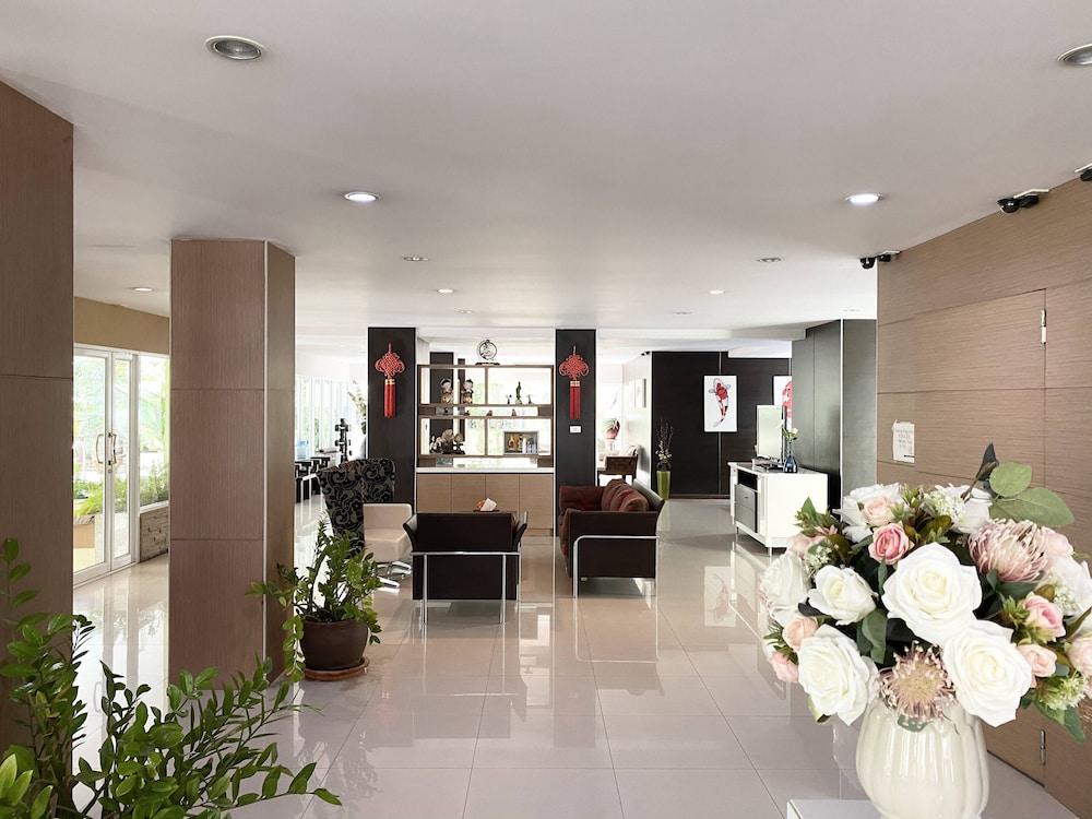 14 Place Sukhumvit Suites - SHA Plus - Lobby Sitting Area