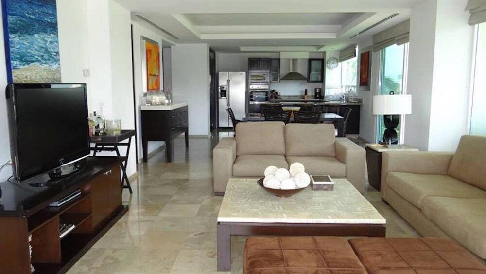 Unlimited Luxury CARRILLO'S Condo - Living Area