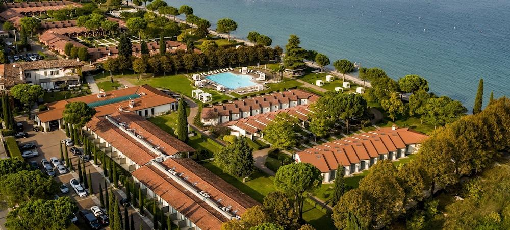 Splendido Bay Luxury Spa Resort - Featured Image