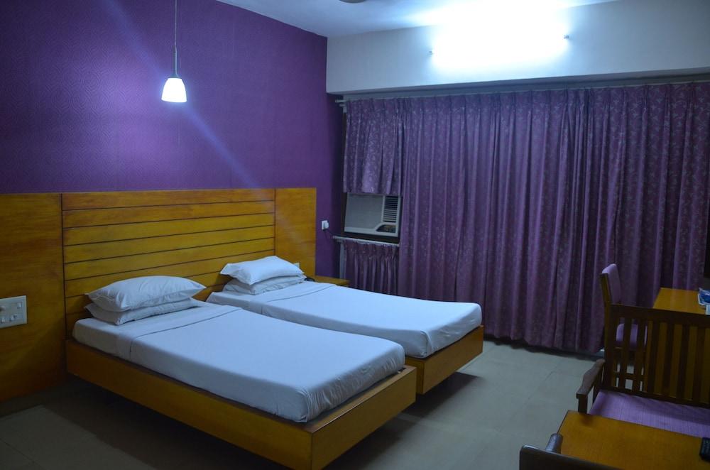 Hotel Srinivas - Room
