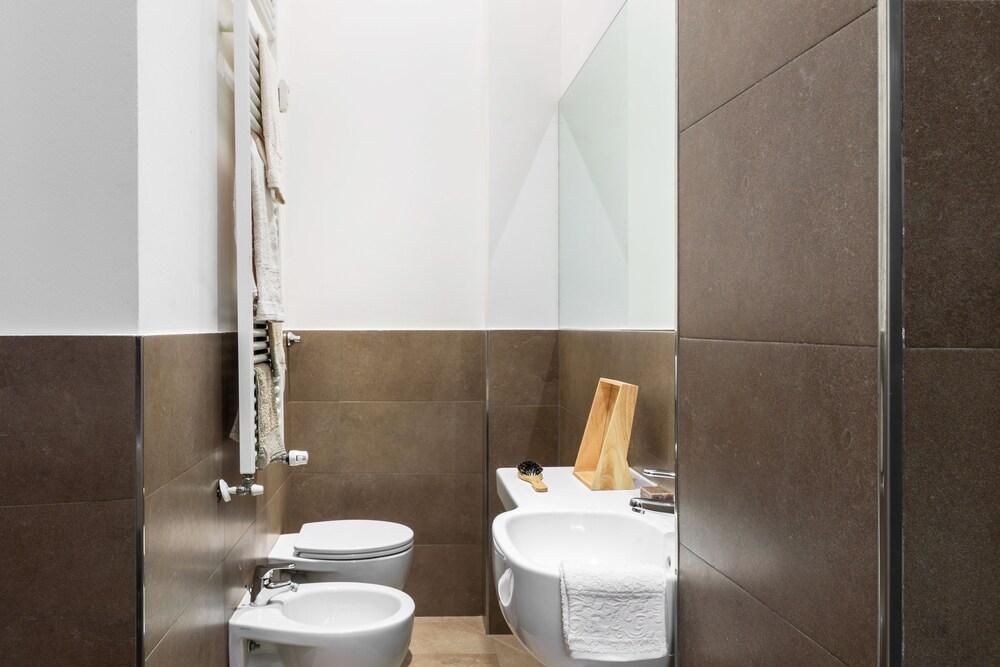 Home at Hotel Dateo Melloni - Bathroom