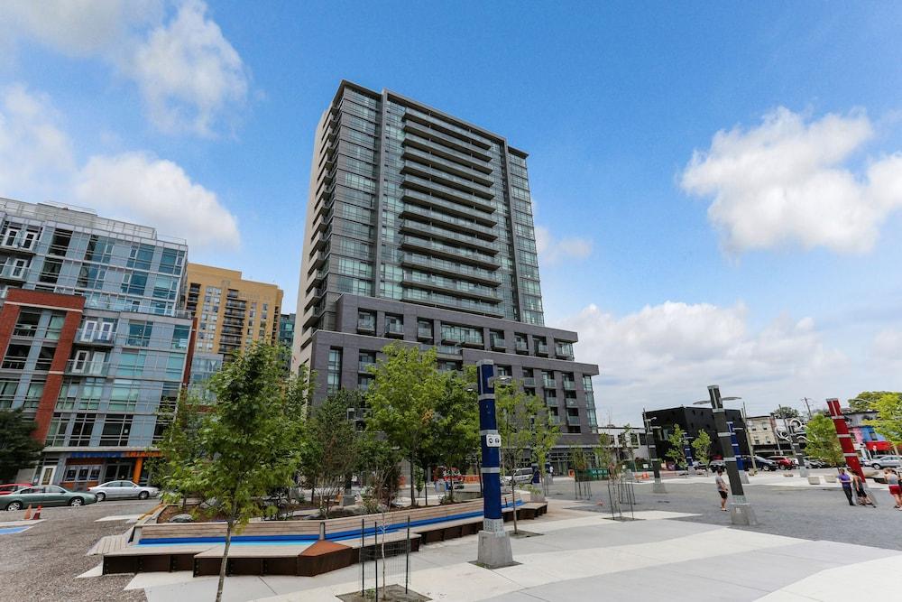 Platinum Suites - Fabulous CN Tower View, 2Bed 2Bath & Parking - Property Grounds