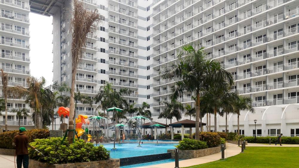 Withus Condotel at Shell Residences - Outdoor Pool