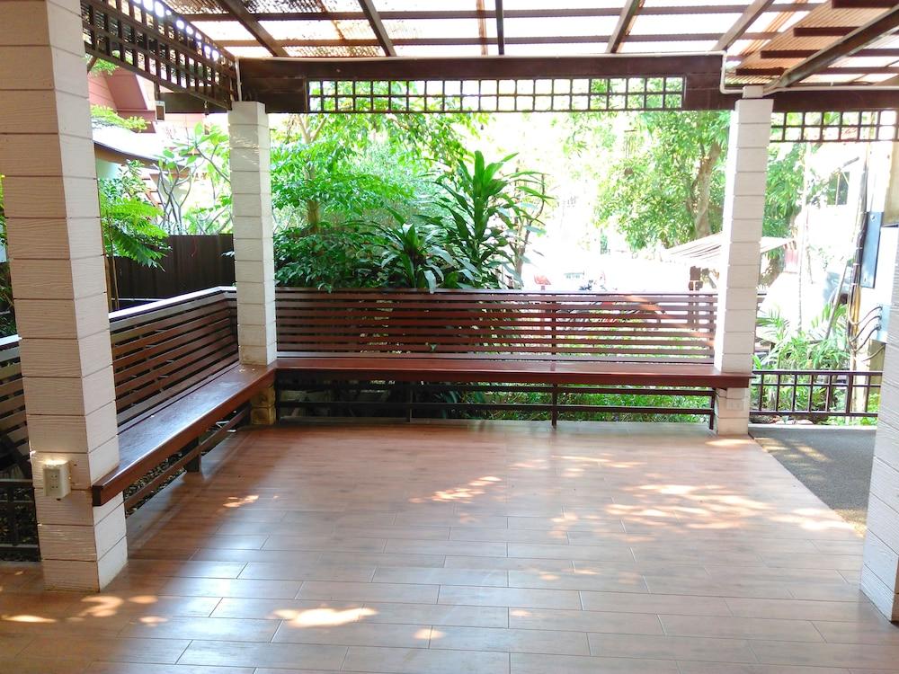 Thanicha Resort Amphawa - Interior Entrance