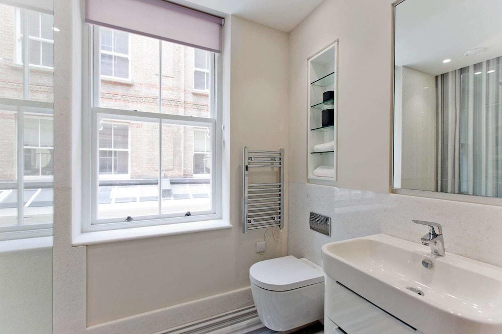 Luxury Holborn 1 Bedroom Flats - Bathroom