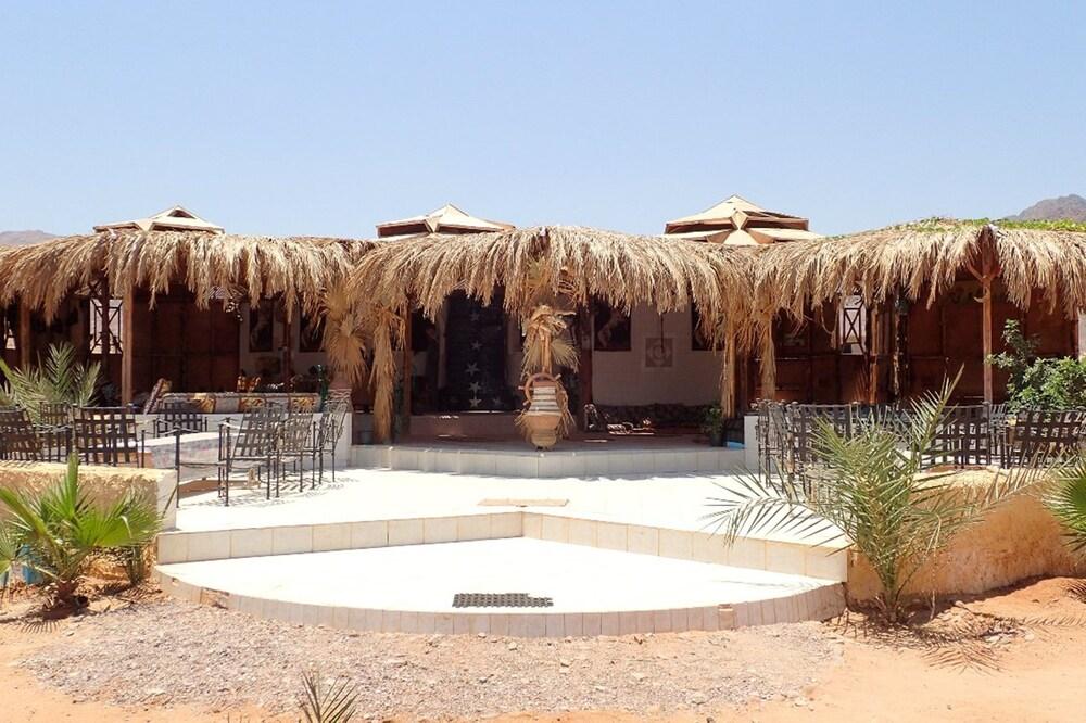 Bedouin Star - Exterior detail