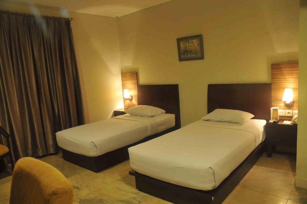 Losari Blok M  Hotel Jakarta - Room
