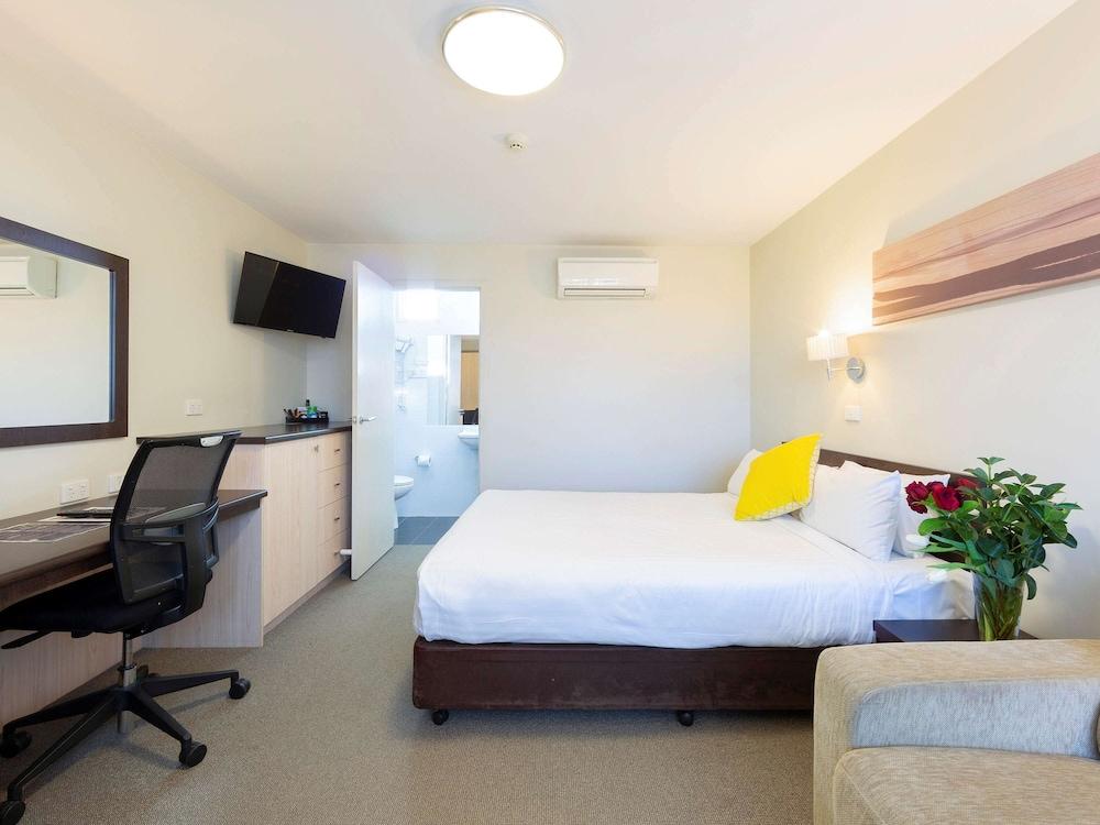 ibis Styles Canberra Tall Trees - Featured Image