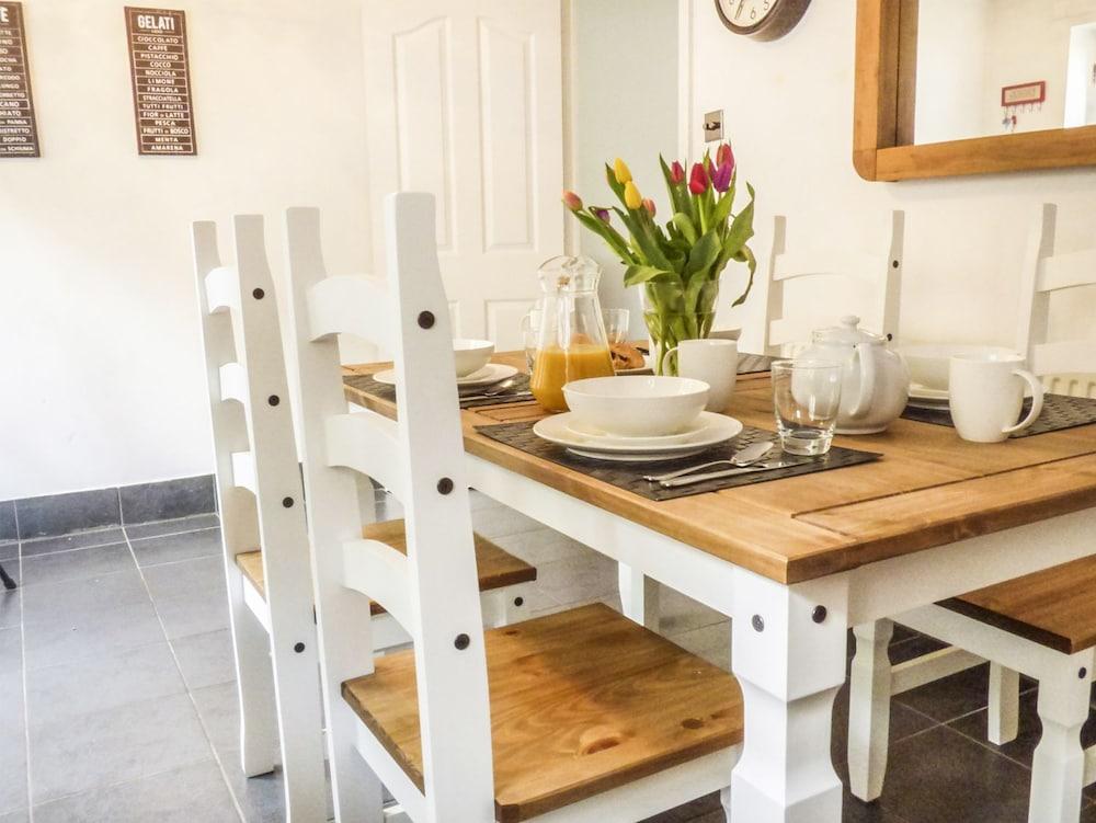 Foxglove Cottage - In-Room Dining