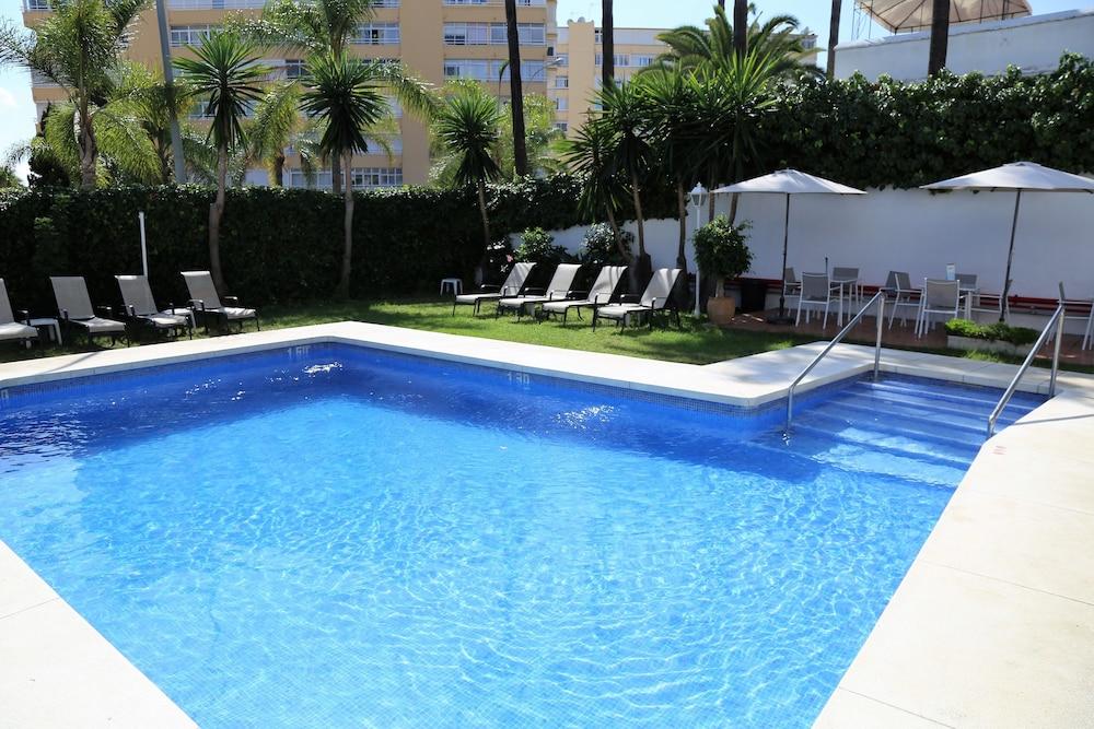 هوتل أركوس دي مونتمار - Outdoor Pool