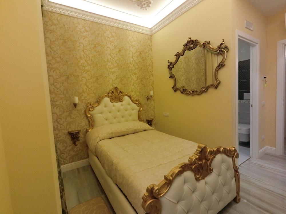Impero Vaticano Suites Guest House - Room