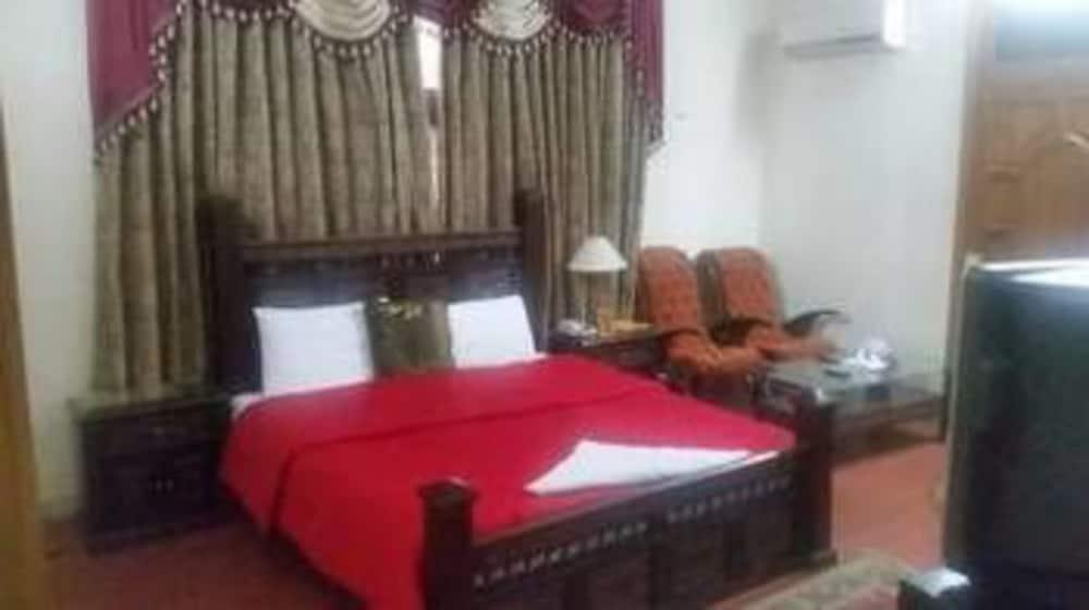 Hotel Orash Lodges - Room
