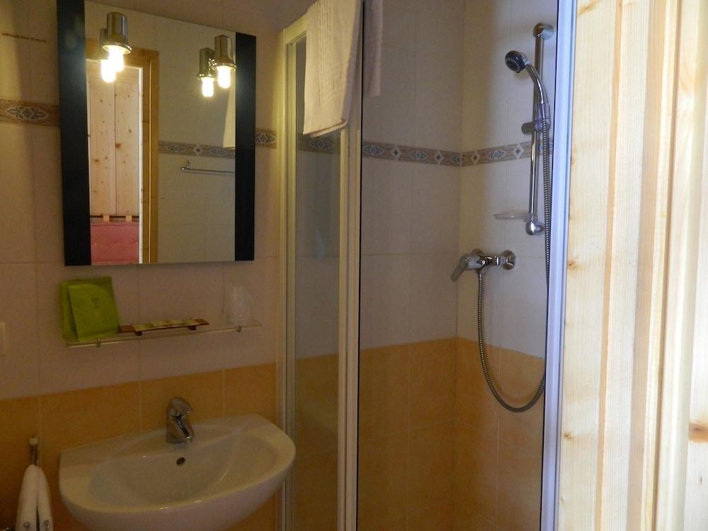 Hotel Les Sapins - Bathroom Amenities