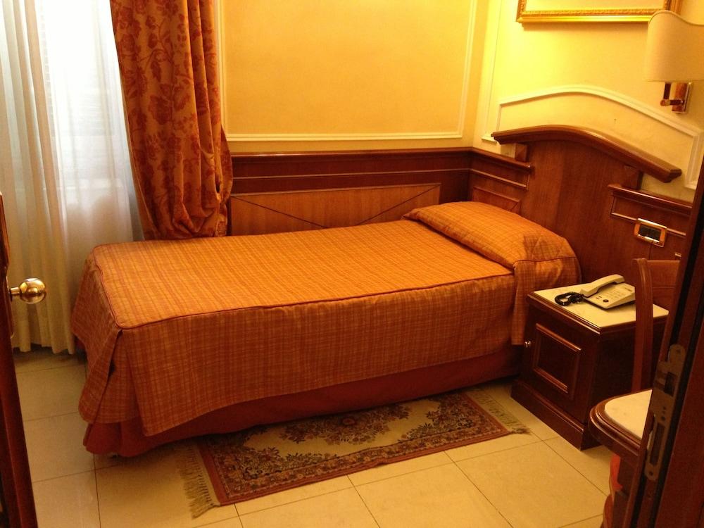 Hotel Hiberia - Room