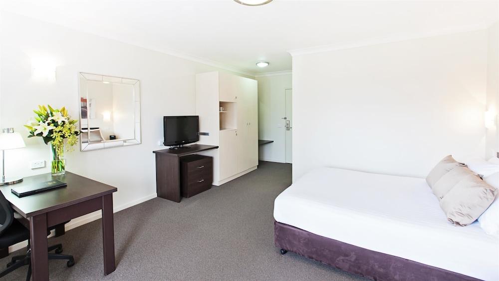 ibis Styles Canberra Tall Trees - Room