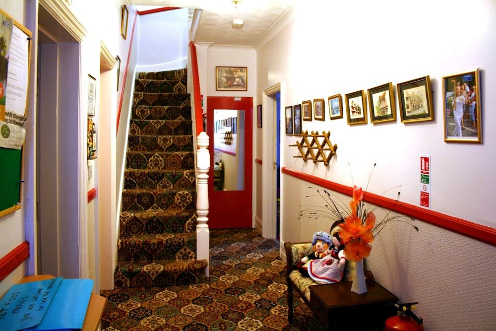 The Ryecroft Guesthouse - Interior Entrance