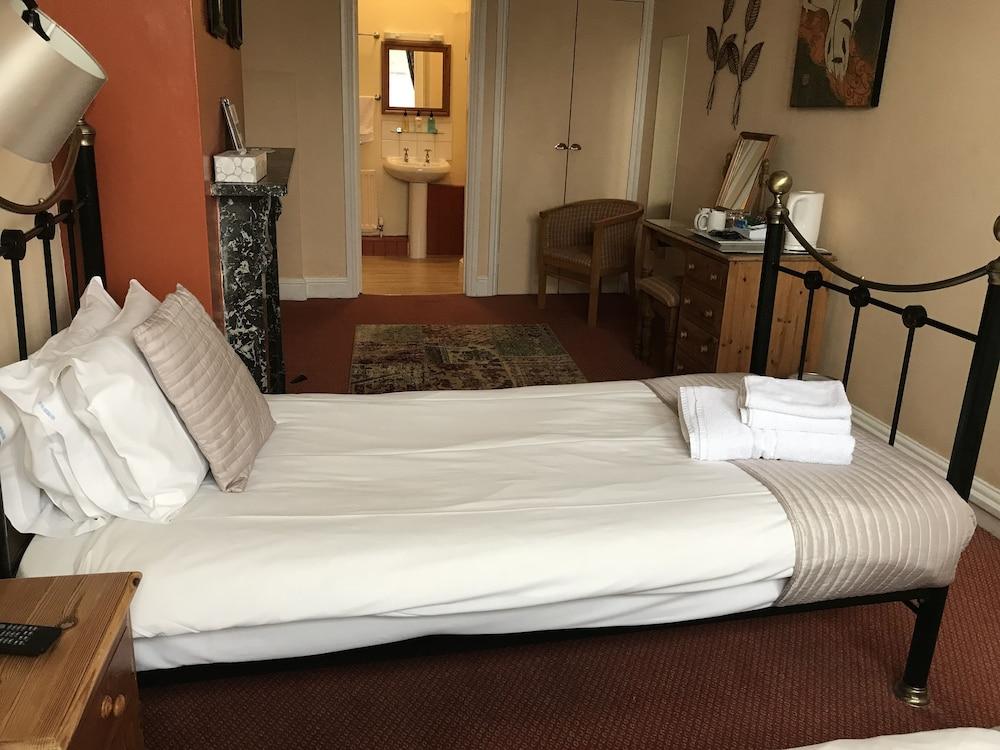 Railway Hotel - Guestroom