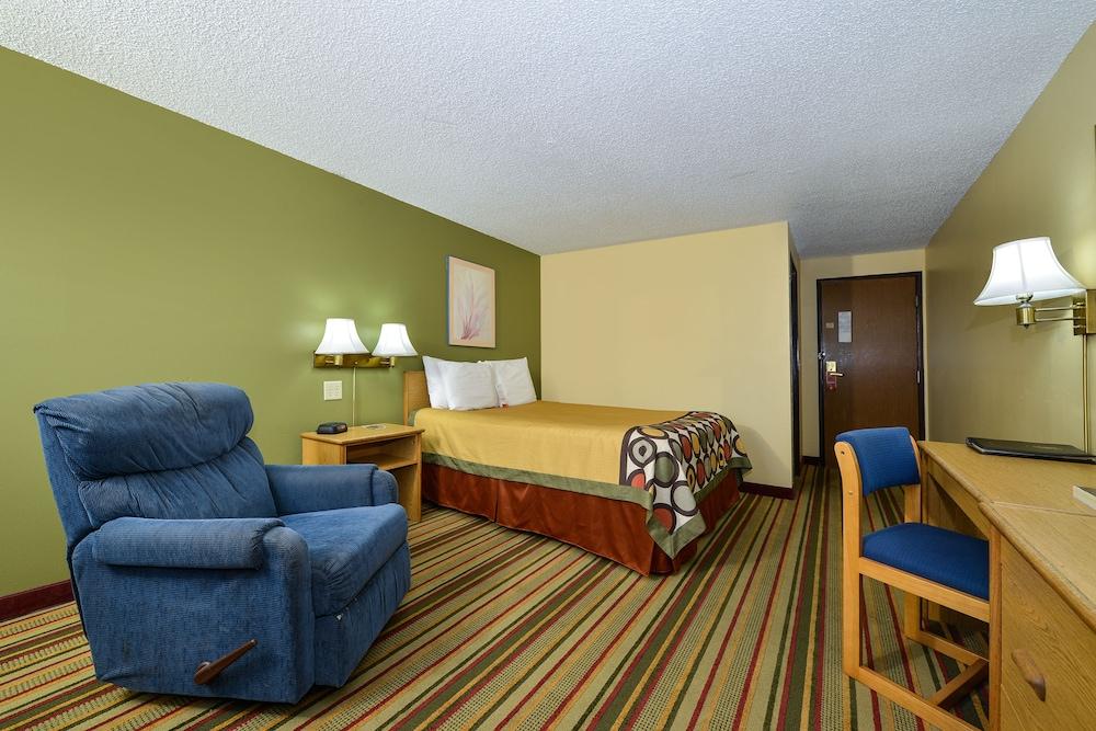 Super 8 by Wyndham Minot Airport - Room