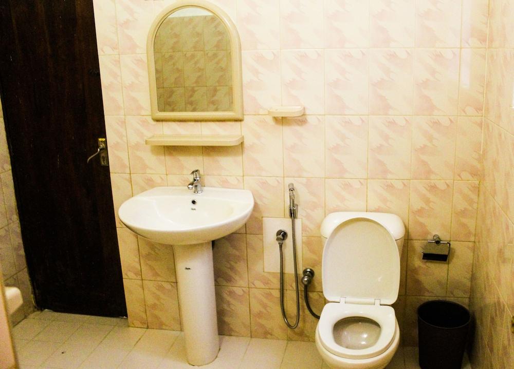 Kandy Guesthouse - Bathroom