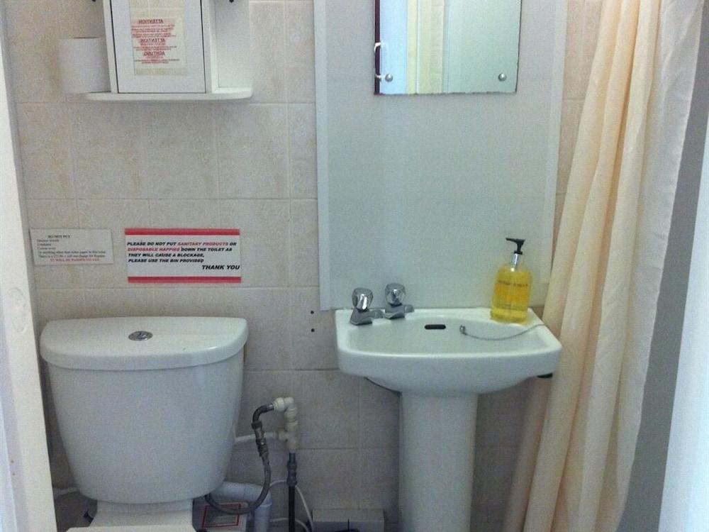 The May-dene Hotel - Bathroom